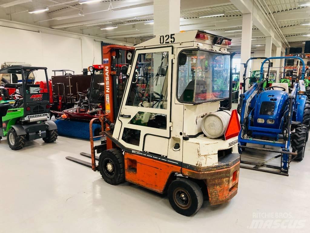 Nissan 25 LPG'li forkliftler
