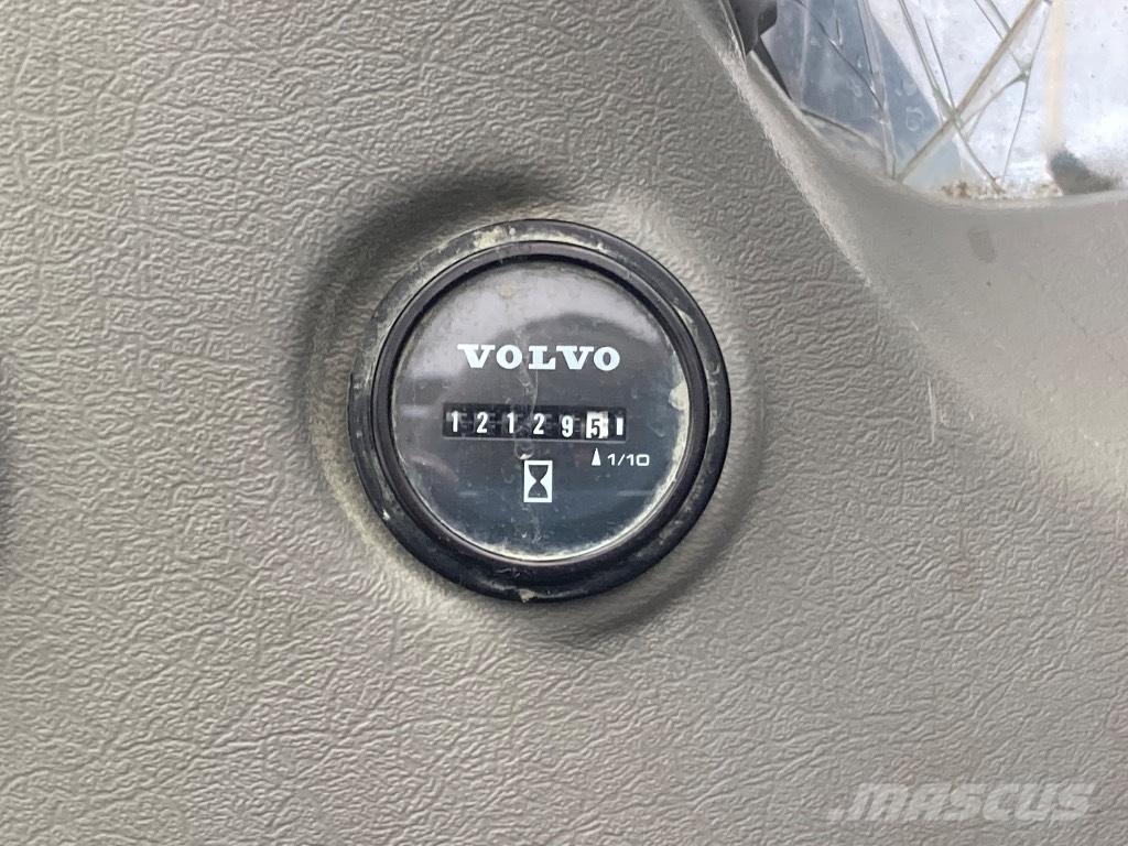 Volvo EC 300 D Paletli ekskavatörler