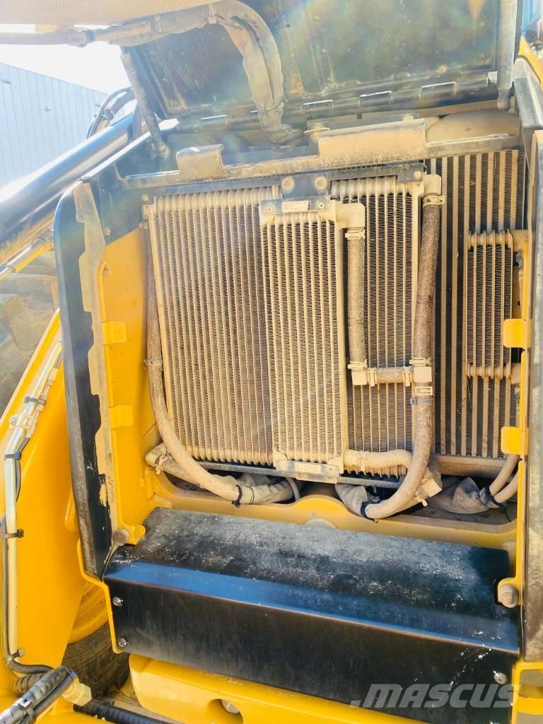 CAT 444  4x4 Kazıcı yükleyiciler - beko loder