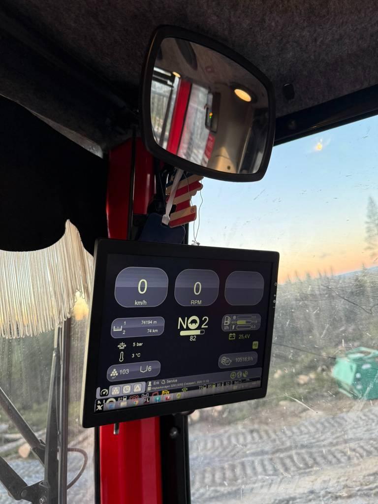 Komatsu 895 Tomruk yükleyici traktörler