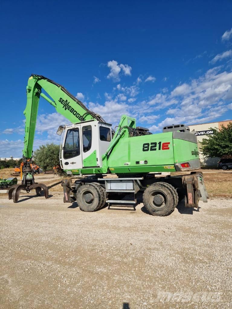 Sennebogen 821 E Lastik tekerli ekskavatörler