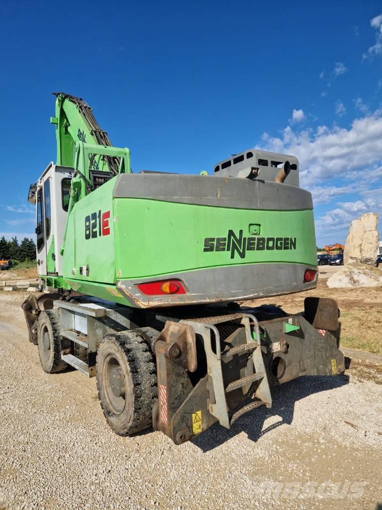 Sennebogen 821 E Lastik tekerli ekskavatörler