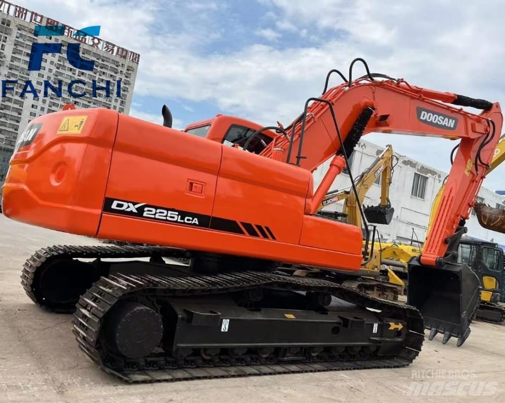 Doosan DX 225 LCA Paletli ekskavatörler