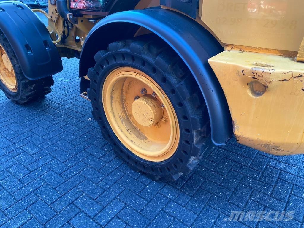CAT 908M Tekerlekli yükleyiciler