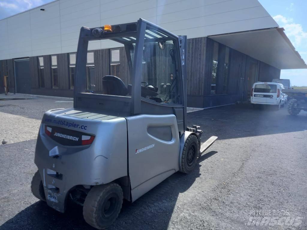 Jungheinrich EFG 540 Elektrikli forkliftler