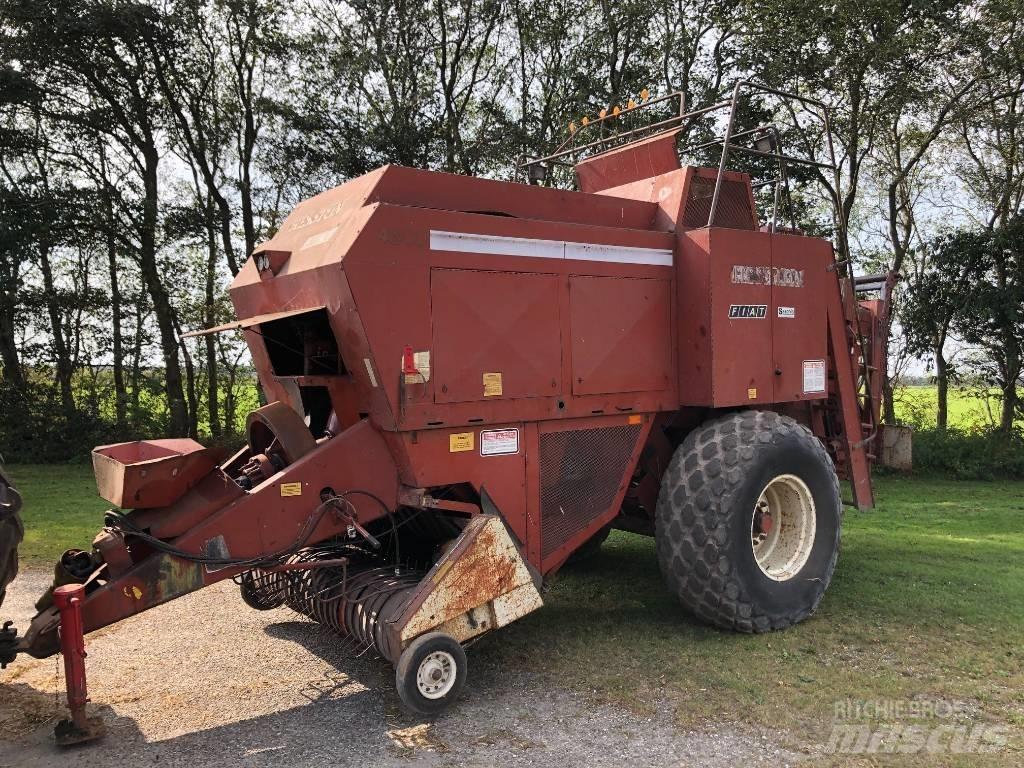 Hesston 4800 Küp balya makinalari