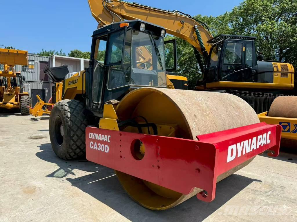 Dynapac CA 30 D Tek tamburlu silindirler