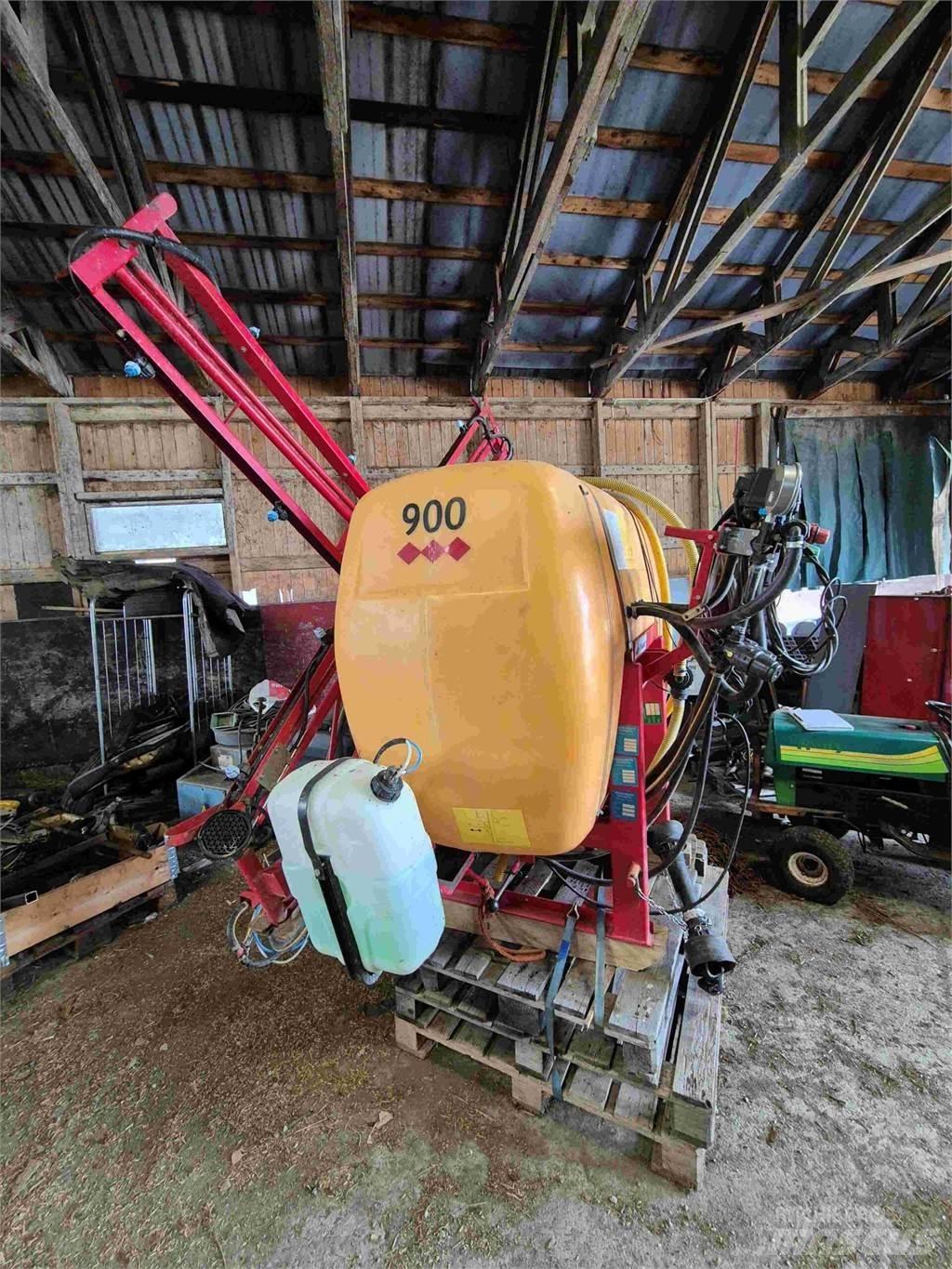Junkkari 900L Çekilir pülverizatörler