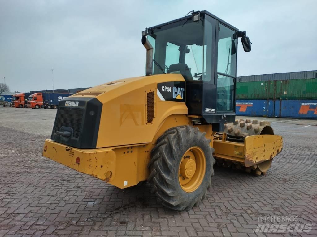 CAT CS CP44 Tek tamburlu silindirler