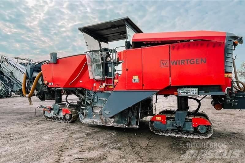 Wirtgen W220 Diger kamyonlar