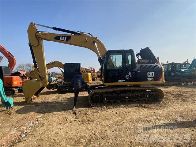 CAT 318D2 Paletli ekskavatörler