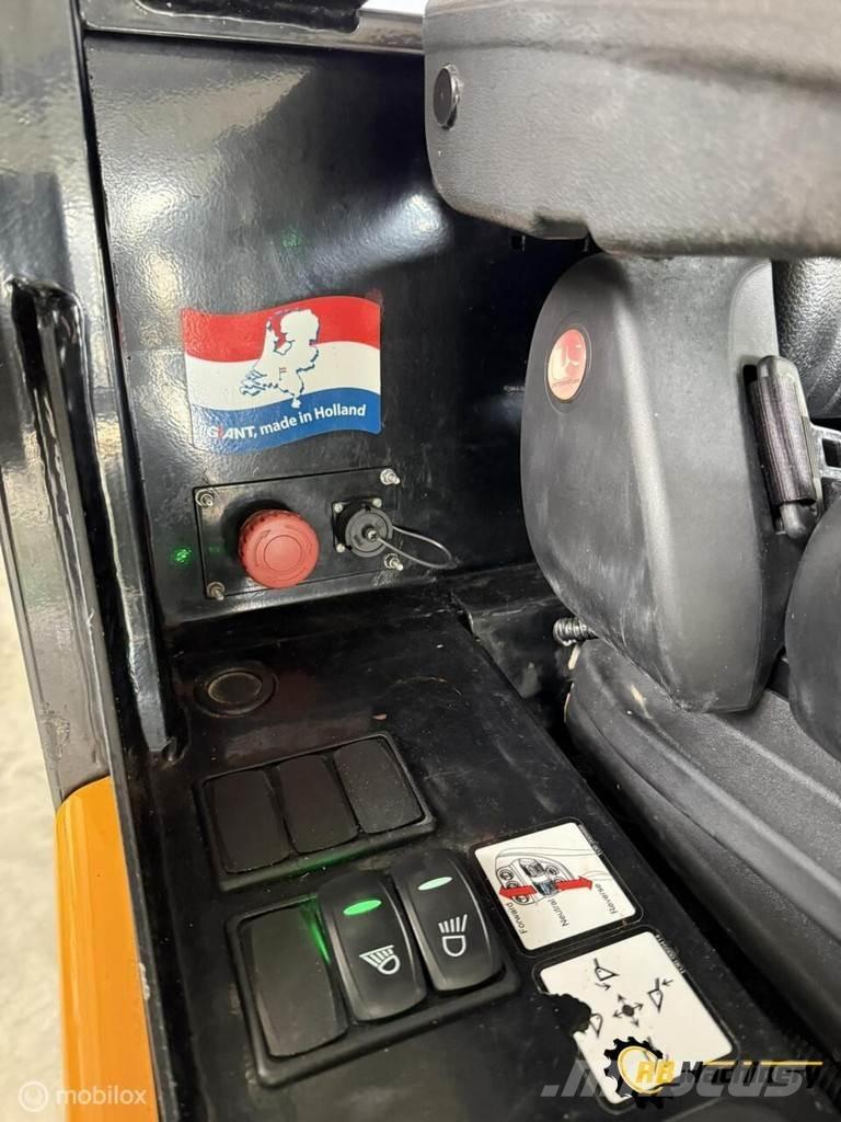 GiANT G2200E Tekerlekli yükleyiciler