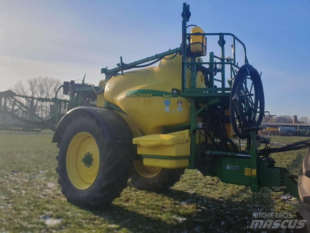 John Deere 840 Çekilir pülverizatörler