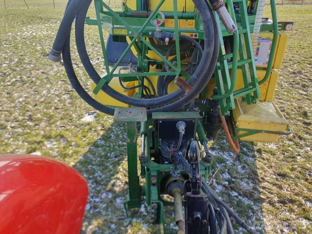 John Deere 840 Çekilir pülverizatörler