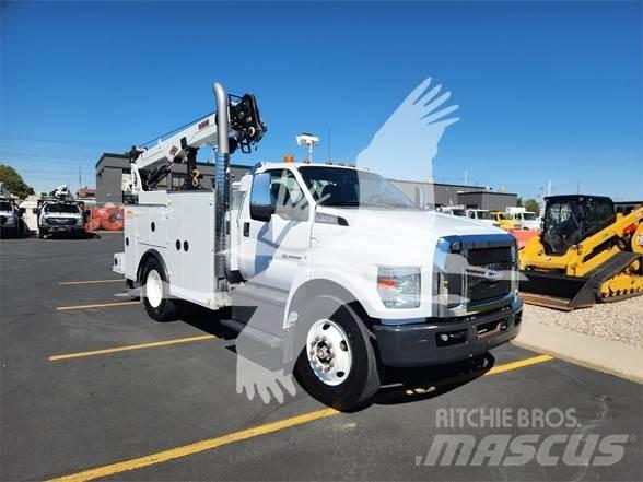 Ford F750 SD Diger