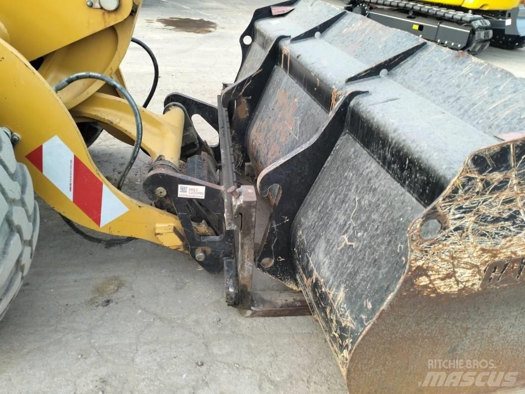 CAT 906M Tekerlekli yükleyiciler