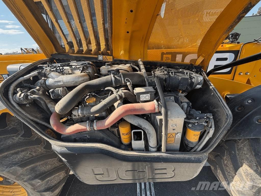 JCB 542-70 Tarimsal teleskopik yükleyiciler