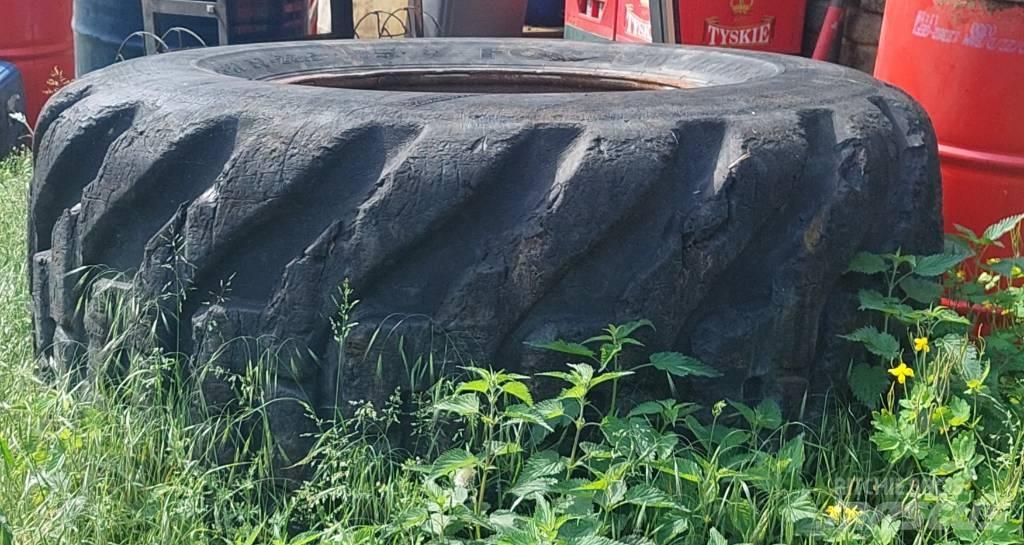 Komatsu 895 Lastikler