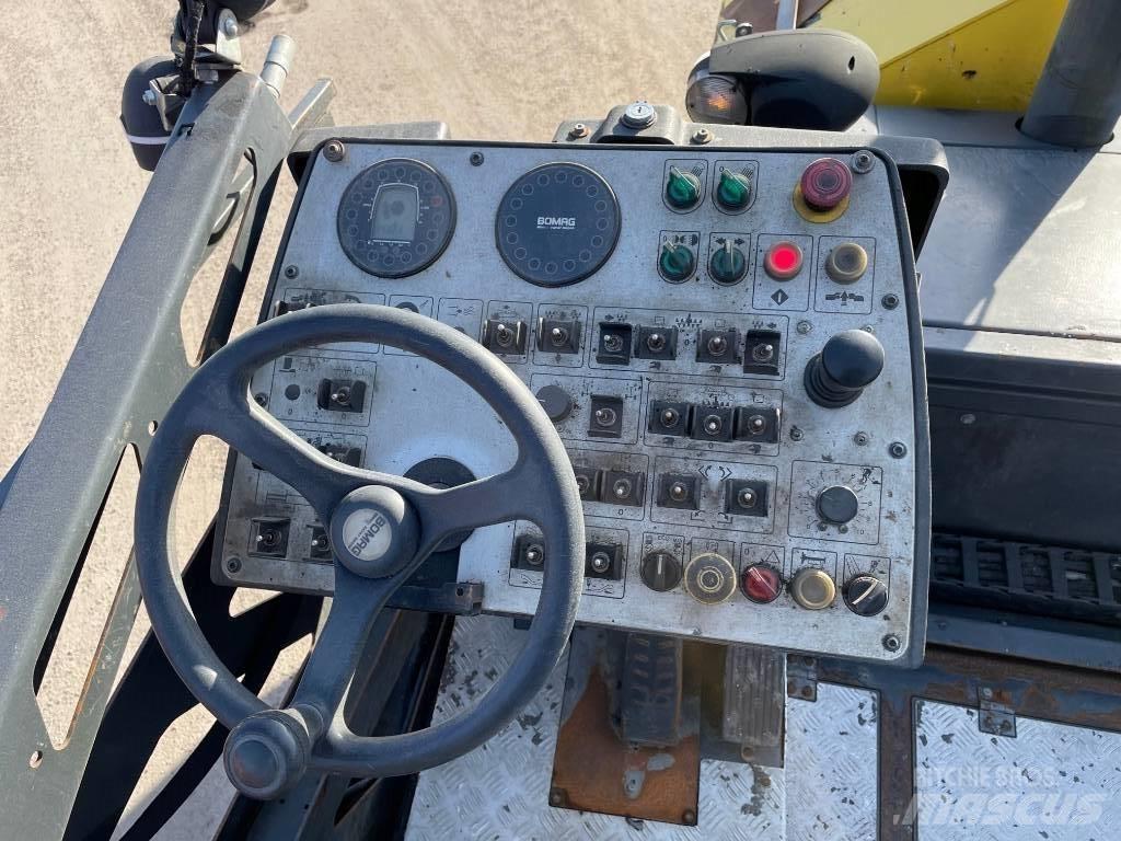 Bomag BF 300 P Asfalt sericiler