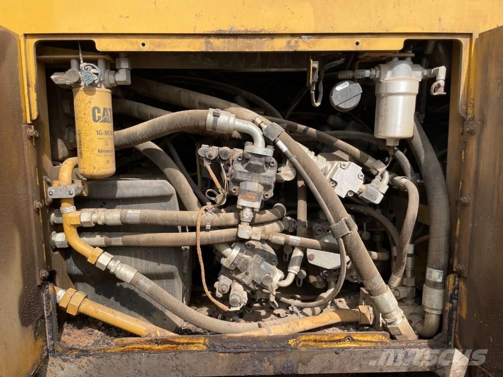 CAT AP555F Asfalt sericiler