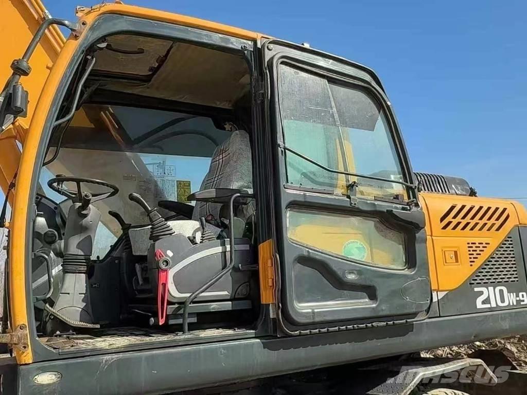 Hyundai R 260 LC-9S Paletli ekskavatörler