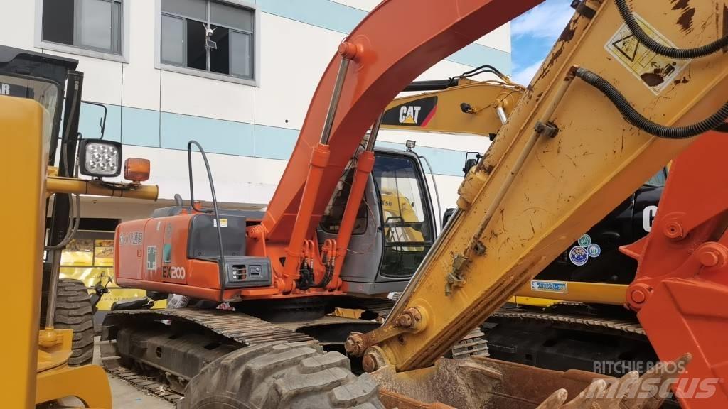 Hitachi EX 200-5 Paletli ekskavatörler