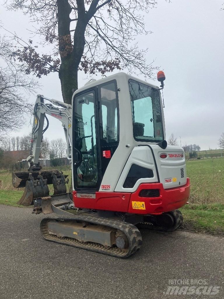 Takeuchi TB225 extra Mini ekskavatörler, 7 tona dek