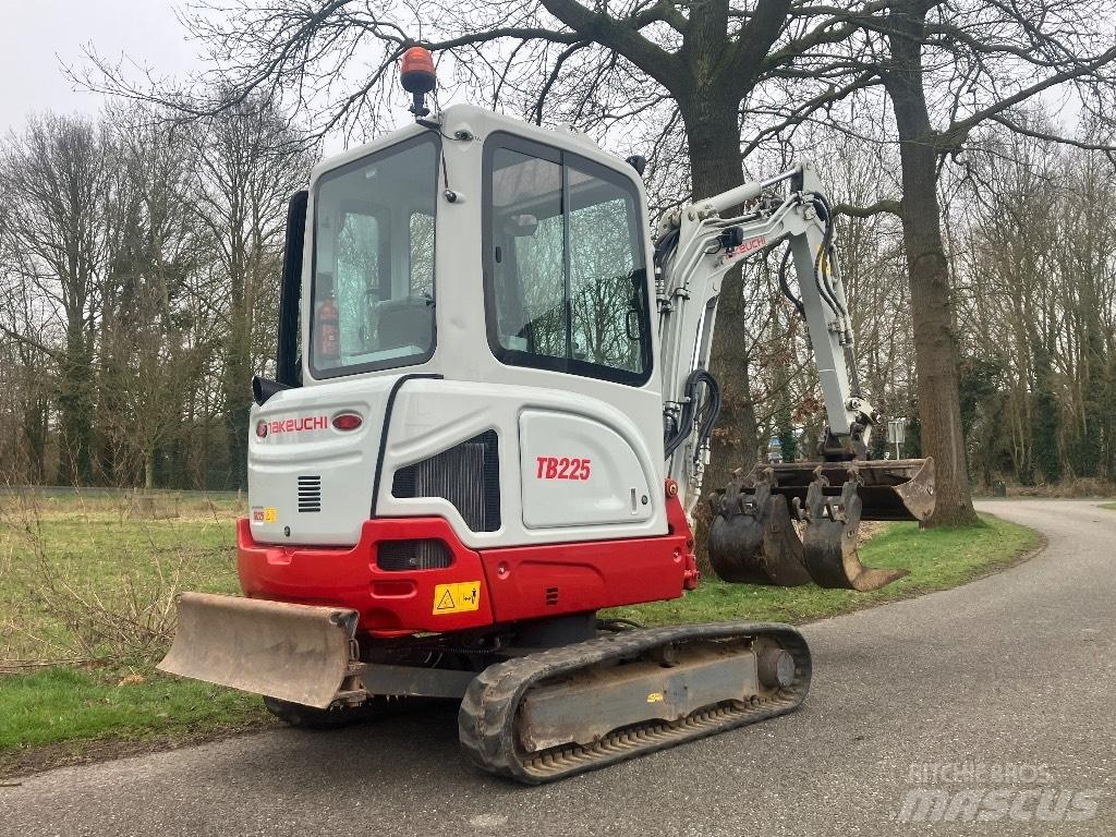 Takeuchi TB225 extra Mini ekskavatörler, 7 tona dek