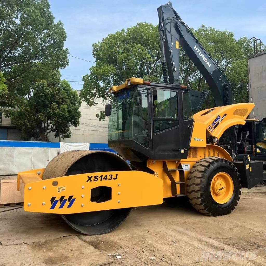 XCMG 143J Tek tamburlu silindirler