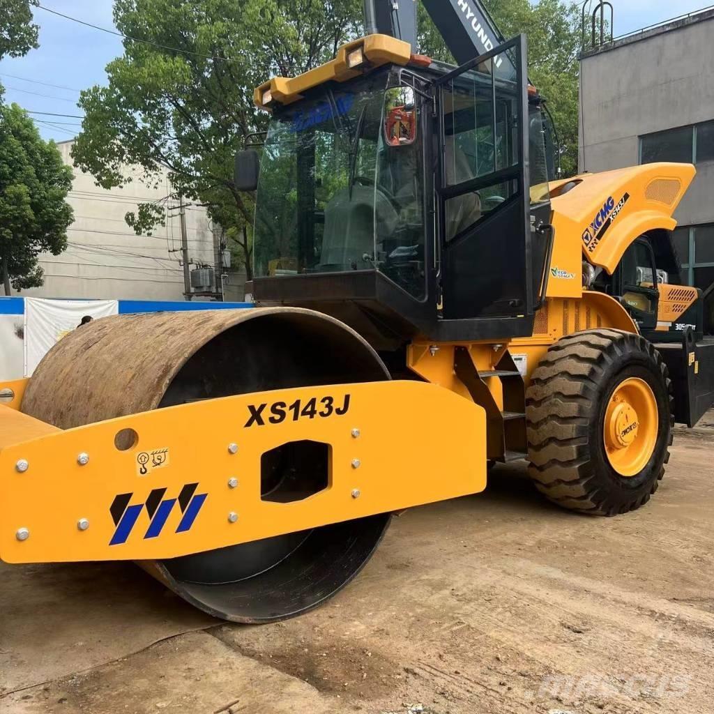 XCMG 143J Tek tamburlu silindirler