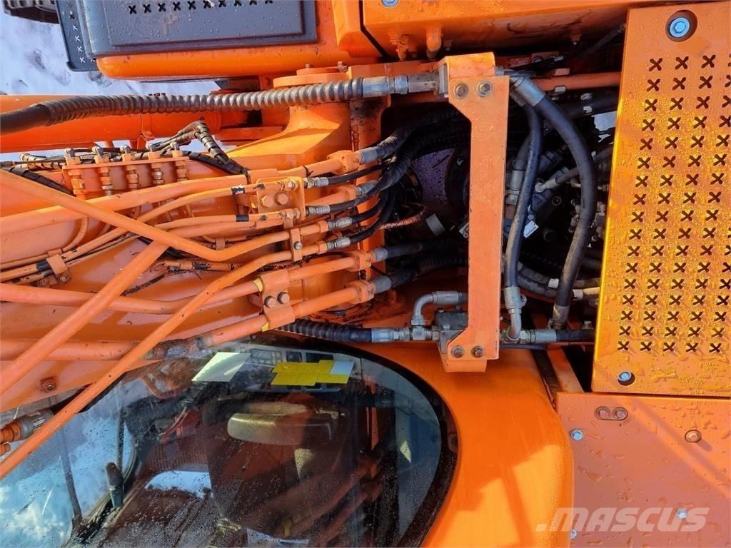 Doosan DX 225 LC Paletli ekskavatörler