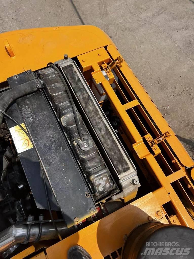Hyundai 210W-7 Lastik tekerli ekskavatörler