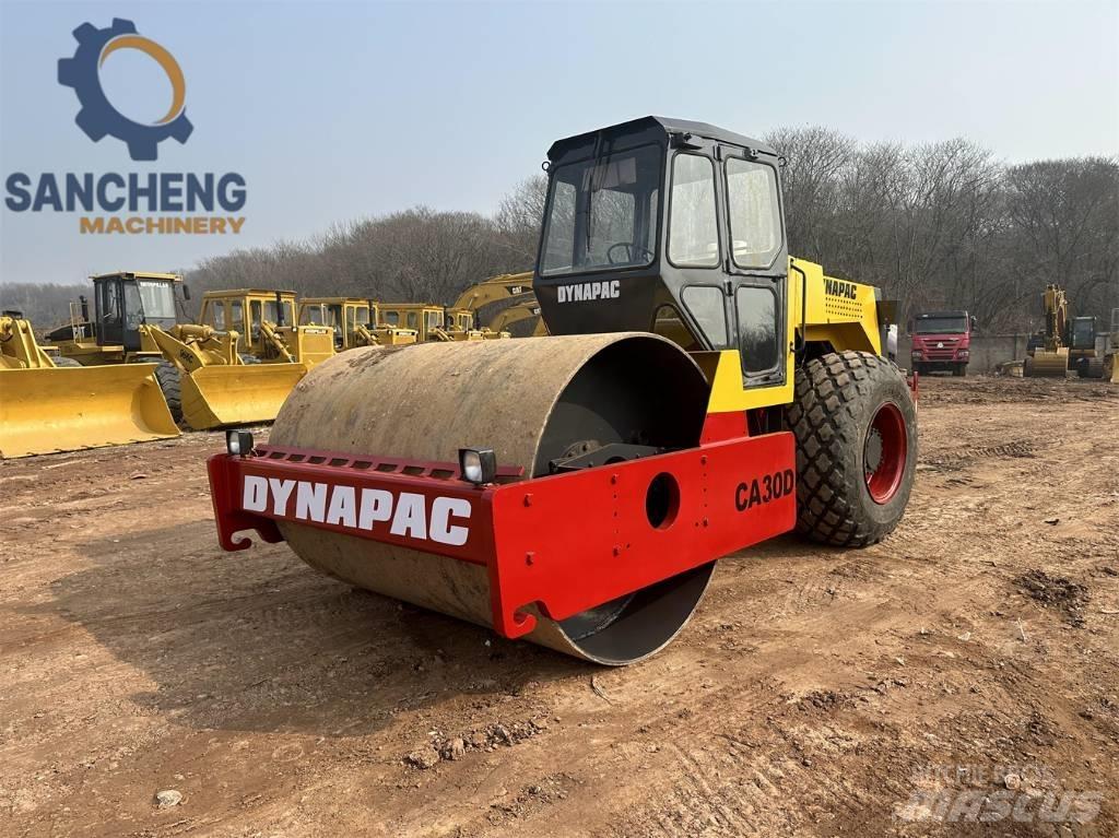 Dynapac CA30D Tek tamburlu silindirler