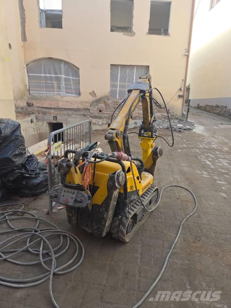Brokk 90 Yıkım ekskavatörleri