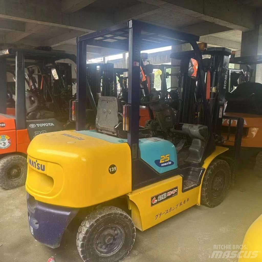 Komatsu F25T-14 Dizel forkliftler