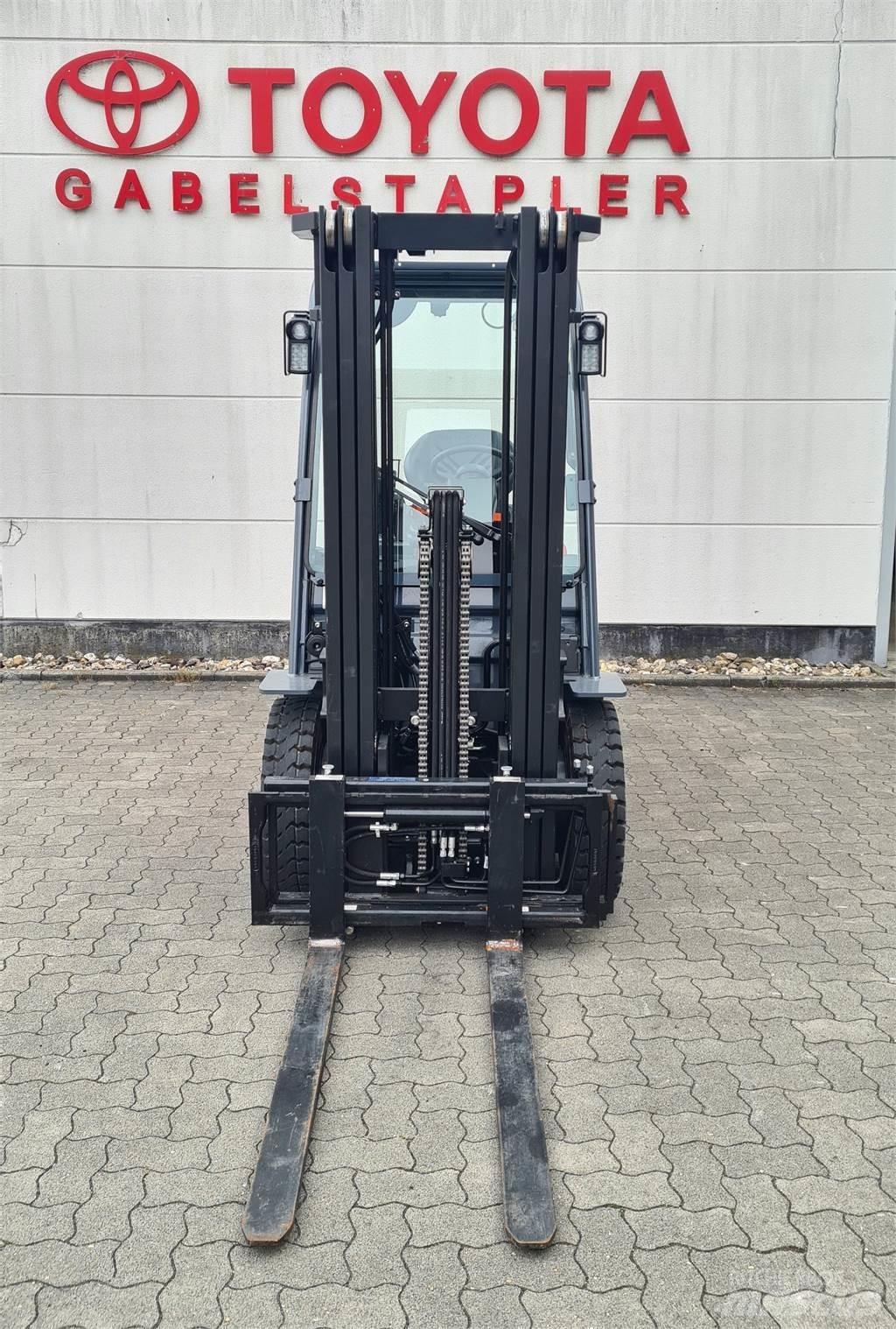 Toyota 52-8FDF25 Dizel forkliftler