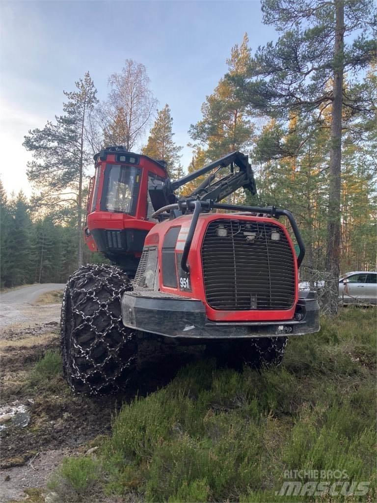 Komatsu 951 Biçerdöverler