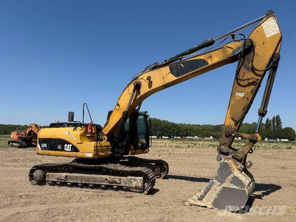 CAT 324 D Paletli ekskavatörler