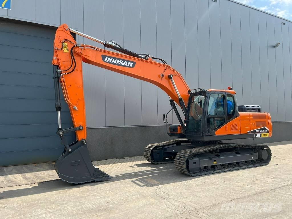 Doosan DX 225 LC-7M Paletli ekskavatörler