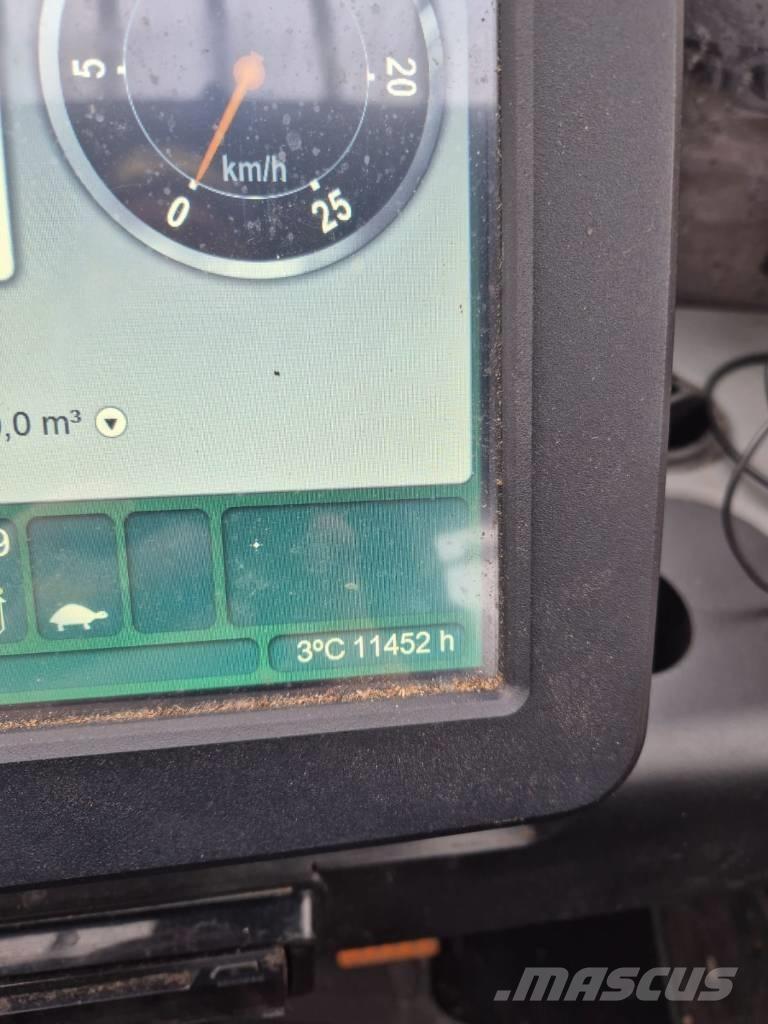 John Deere 1210 G Tomruk yükleyici traktörler