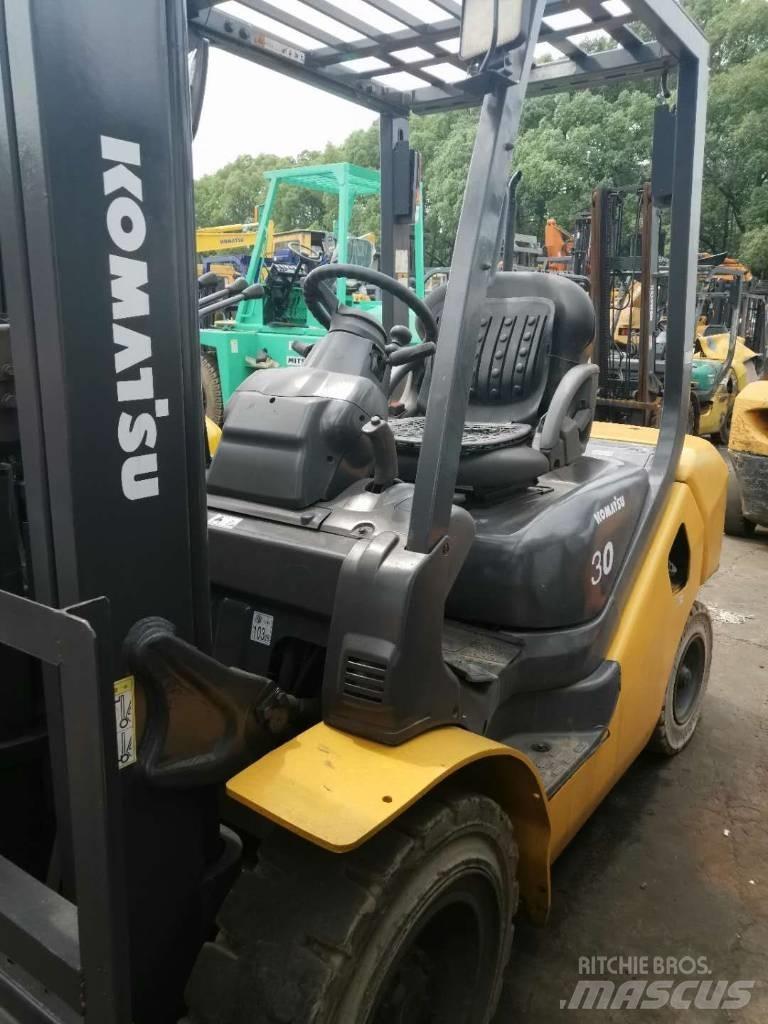 Komatsu 30 Teleskopik yükleyiciler