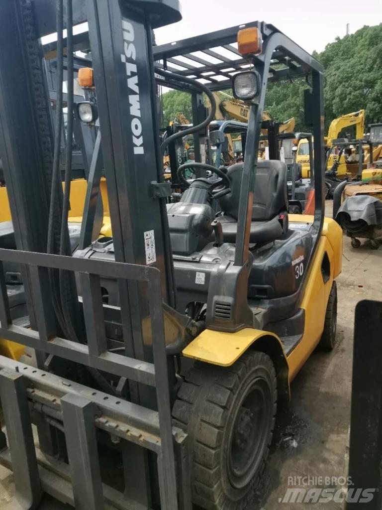 Komatsu 30 Teleskopik yükleyiciler