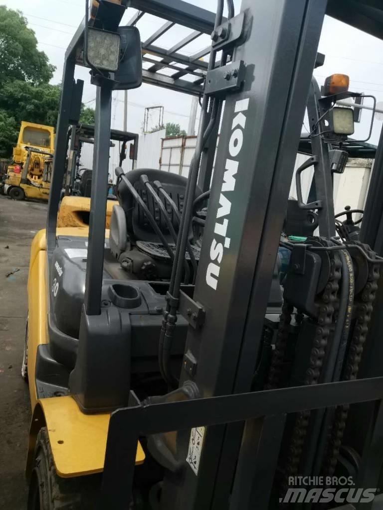 Komatsu 30 Teleskopik yükleyiciler