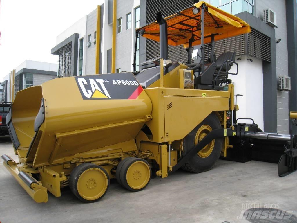 CAT AP 600 D Asfalt sericiler
