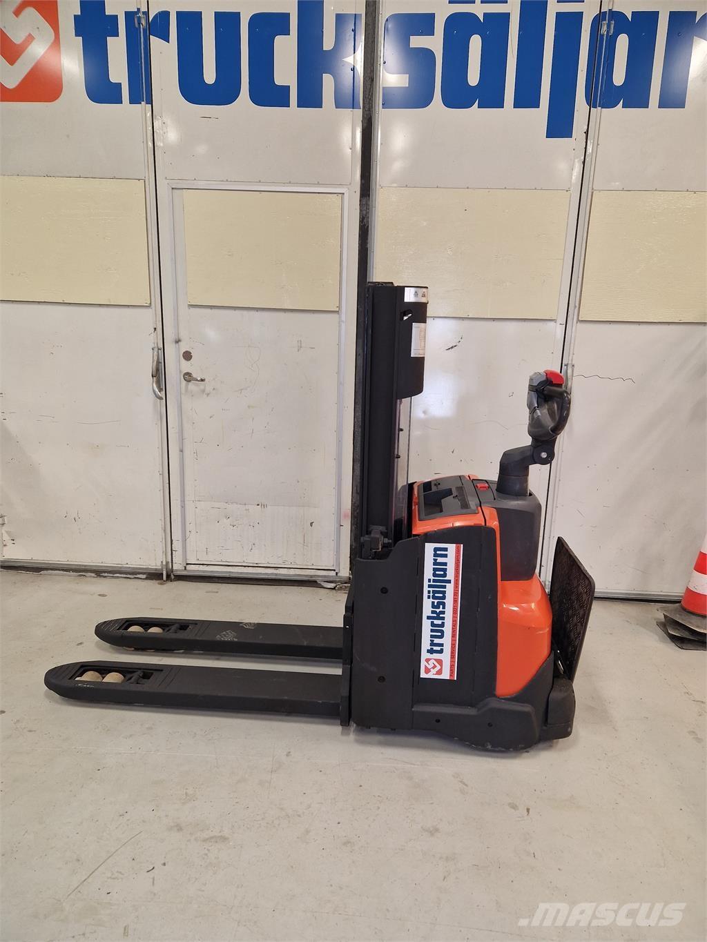 Toyota SWE200D Akülü depo ekipmanları