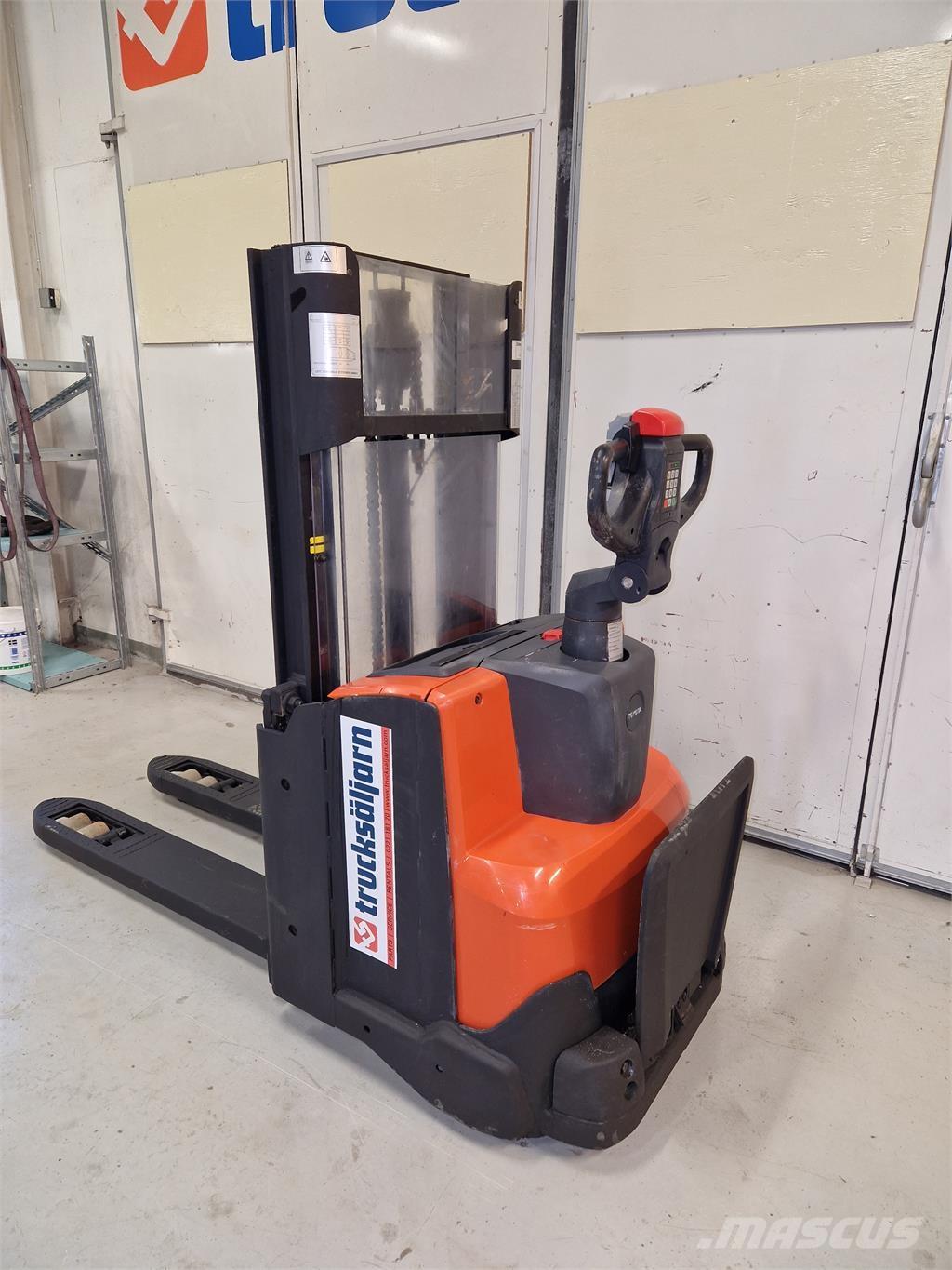 Toyota SWE200D Akülü depo ekipmanları