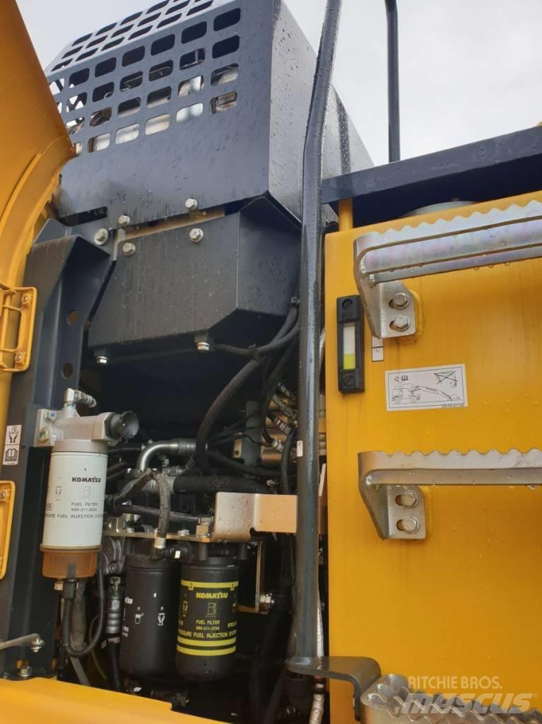 Komatsu PW148-11EO Lastik tekerli ekskavatörler