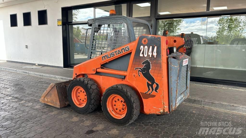 Mustang 2044 Skid steer loderler