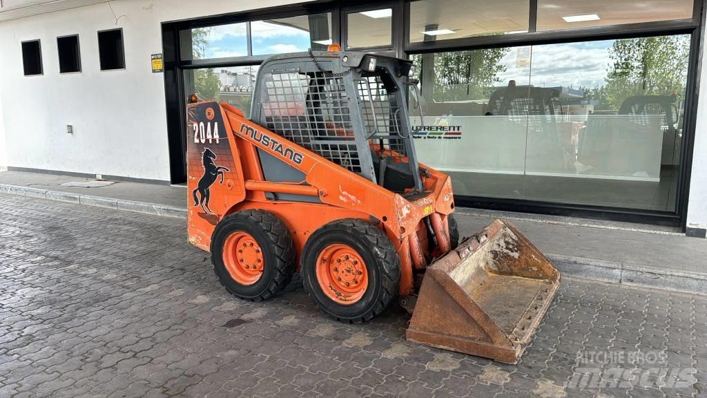 Mustang 2044 Skid steer loderler