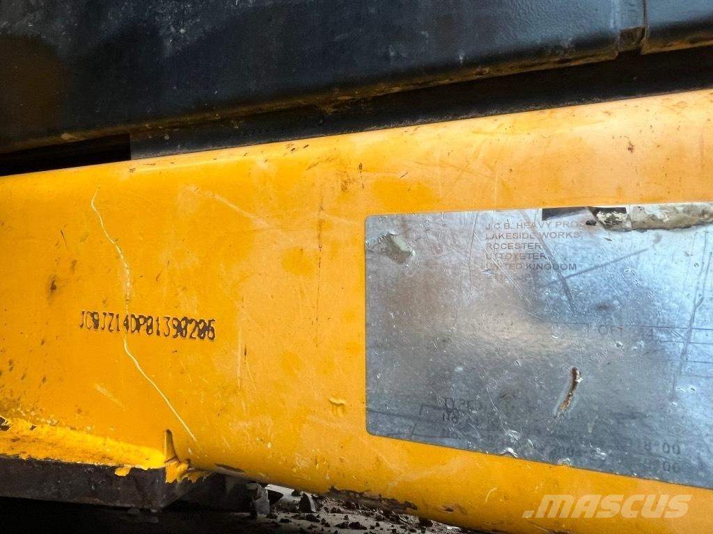 JCB JZ140 with blade Paletli ekskavatörler